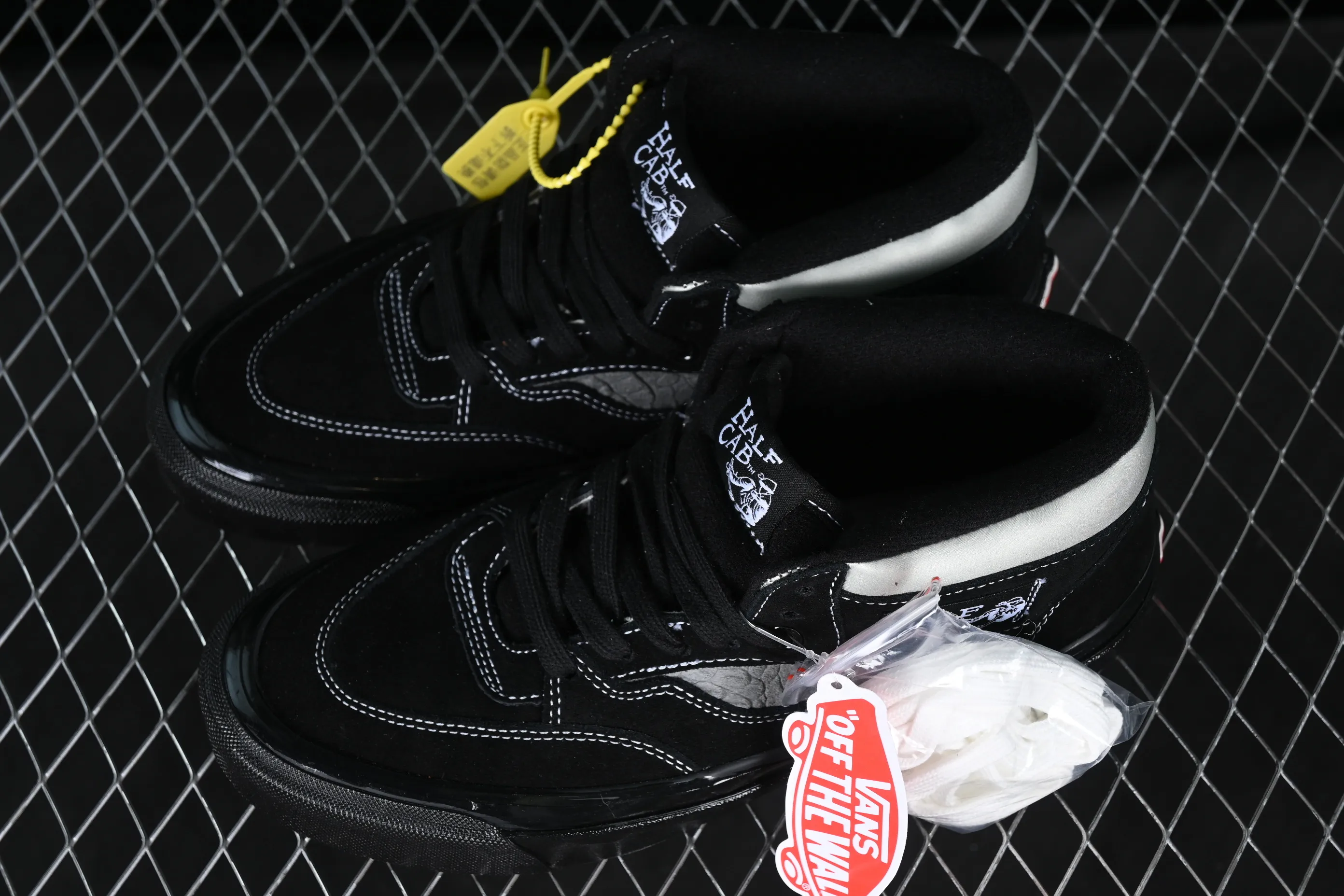 All categories Vans Vans series Vans Mid Vans China Vans Half Cab 33 Dx legendary skater signature China skateboard shoes VN0A5KX6B3C